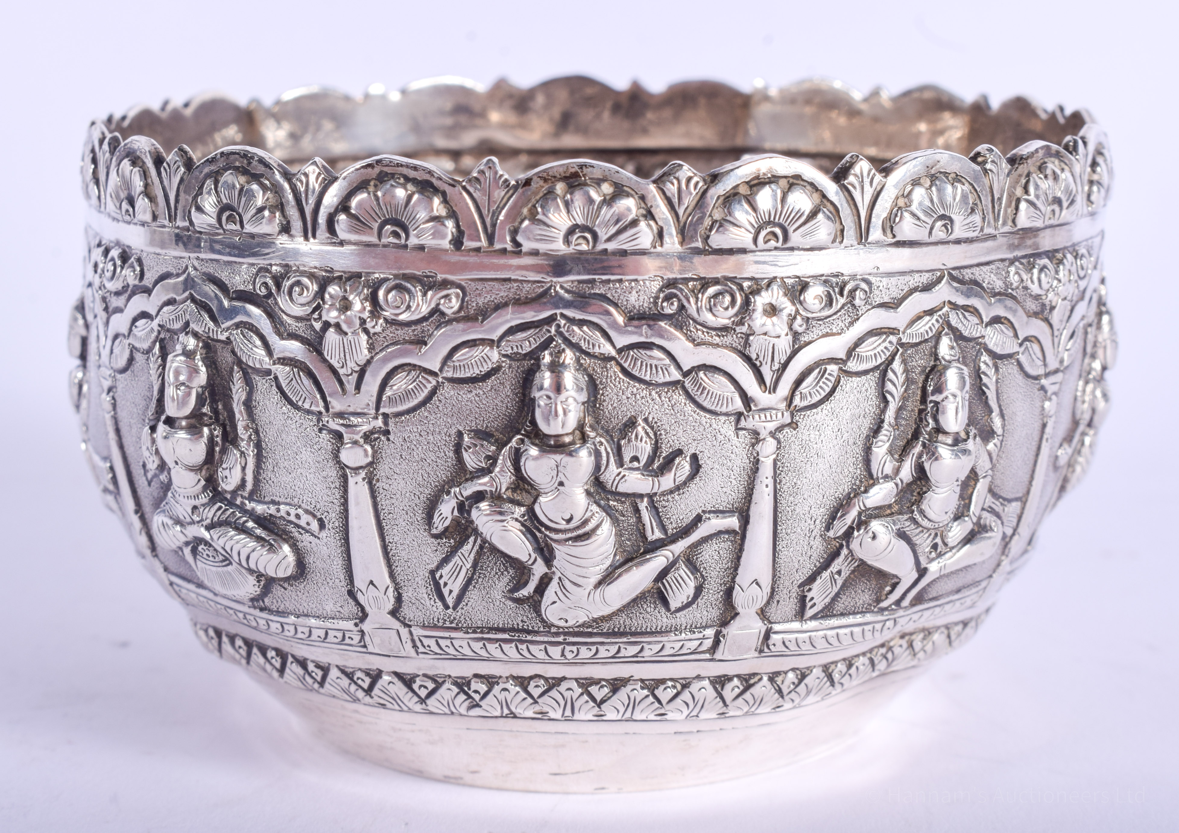 A VERY UNUSUAL ENGLISH SILVER INDIAN STYLE SUGAR BOWL. 95 grams. 9.5 cm wide. - Image 3 of 6