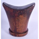 A LOVELY EARLY 20TH CENTURY ETHIOPIAN SIDAMO TRIBAL CARVED WOOD HEAD REST of fabulous patina. 16 cm