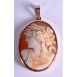 A VINTAGE 9CT GOLD CAMEO PENDANT. 2 cm x 2.5 cm.