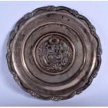 A SILVER SOUTH AMERICAN PERUVIAN ARMORIAL WALL PLATE Del Pillar Peru. 350 grams. 28 cm diameter.