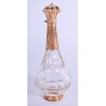 AN ANTIQUE 18CT GOLD MOUNTED GLASS SCENT BOTTLE. 9.5 cm high.