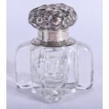 A VINTAGE SILVER TOPPED CRYSTAL GLASS INKWELL. 8.5 cm x 5.5 cm.