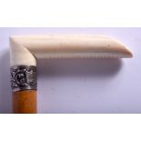 A 19TH CENTURY CONTINENTAL CARVED IVORY HANDLED WALKING CANE. 86 cm long.