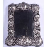 AN ANTIQUE SILVER PHOTOGRAPH FRAME by William Comyns. 22 cm x 15 cm.