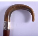 A 19TH CENTURY CONTINENTAL CARVED RHINOCEROS HORN HANDLED WALKING STICK. 85 cm long.