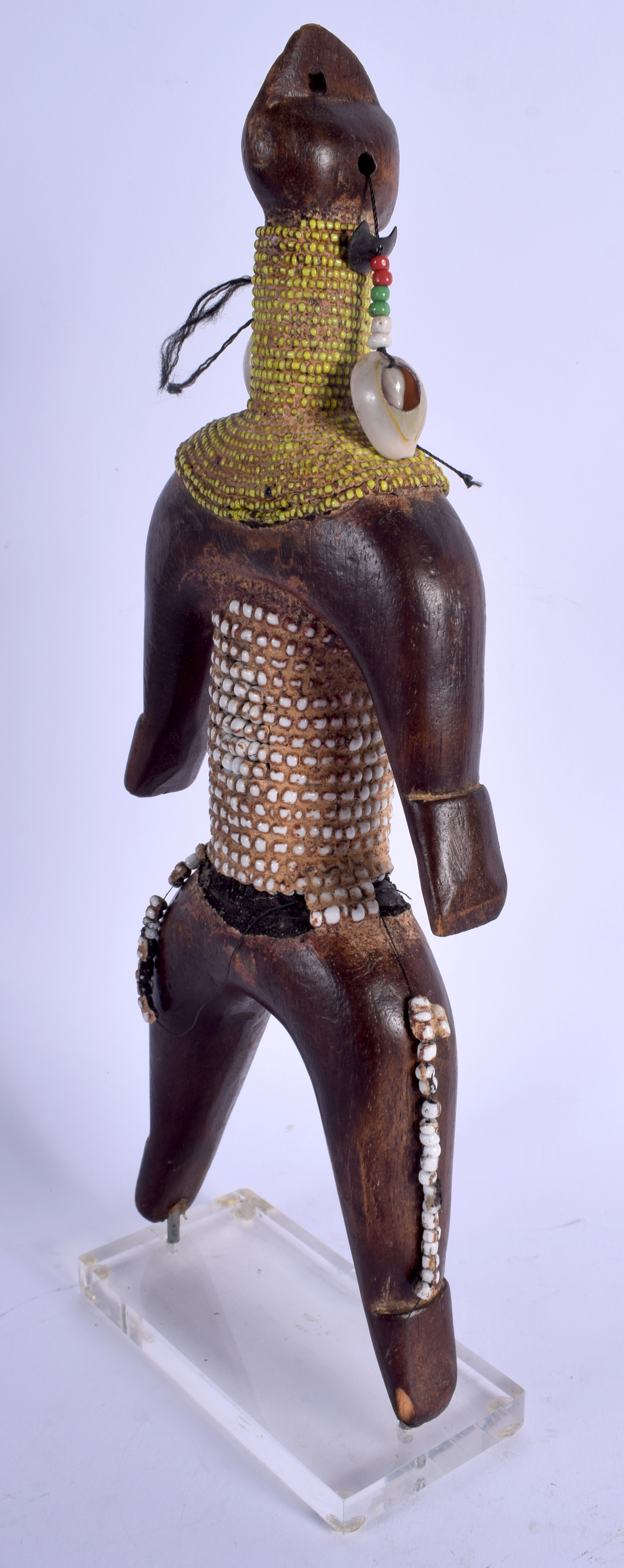 AN AFRICAN TRIBAL SHELL BEAD AND CORAL STANDING FIGURE. 32 cm high. - Image 3 of 4