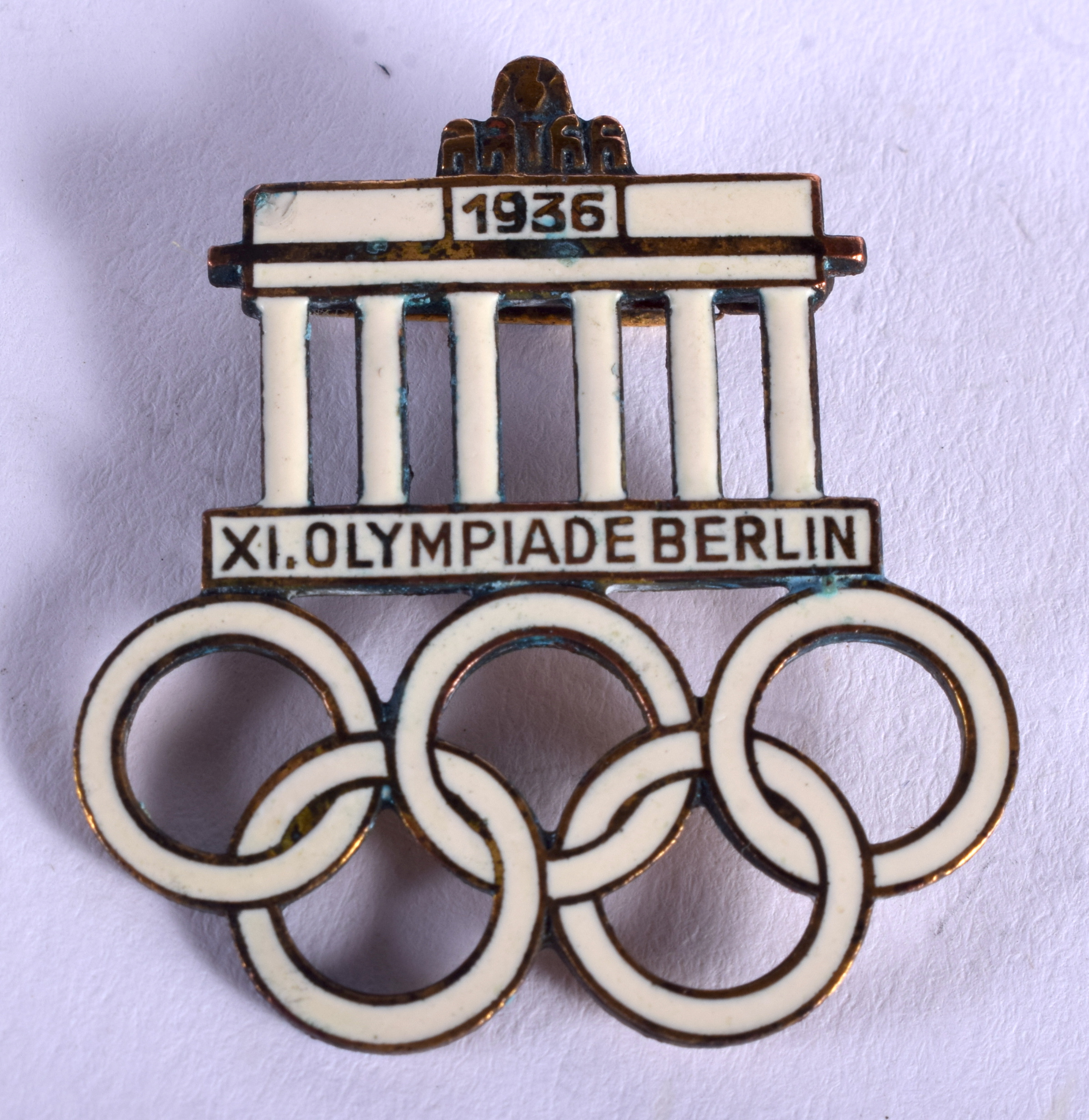A RARE 1935 ENAMELLED OLYMPIC BROOCH. 4.9 grams. 3.25 cm wide.