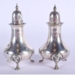 A PAIR OF ANTIQUE SILVER CONDIMENTS. London 1916. 217 grams. 11 cm high.