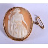 A 9CT GOLD CAMEO BROOCH. 7.1 grams. 3 cm x 3.25 cm.