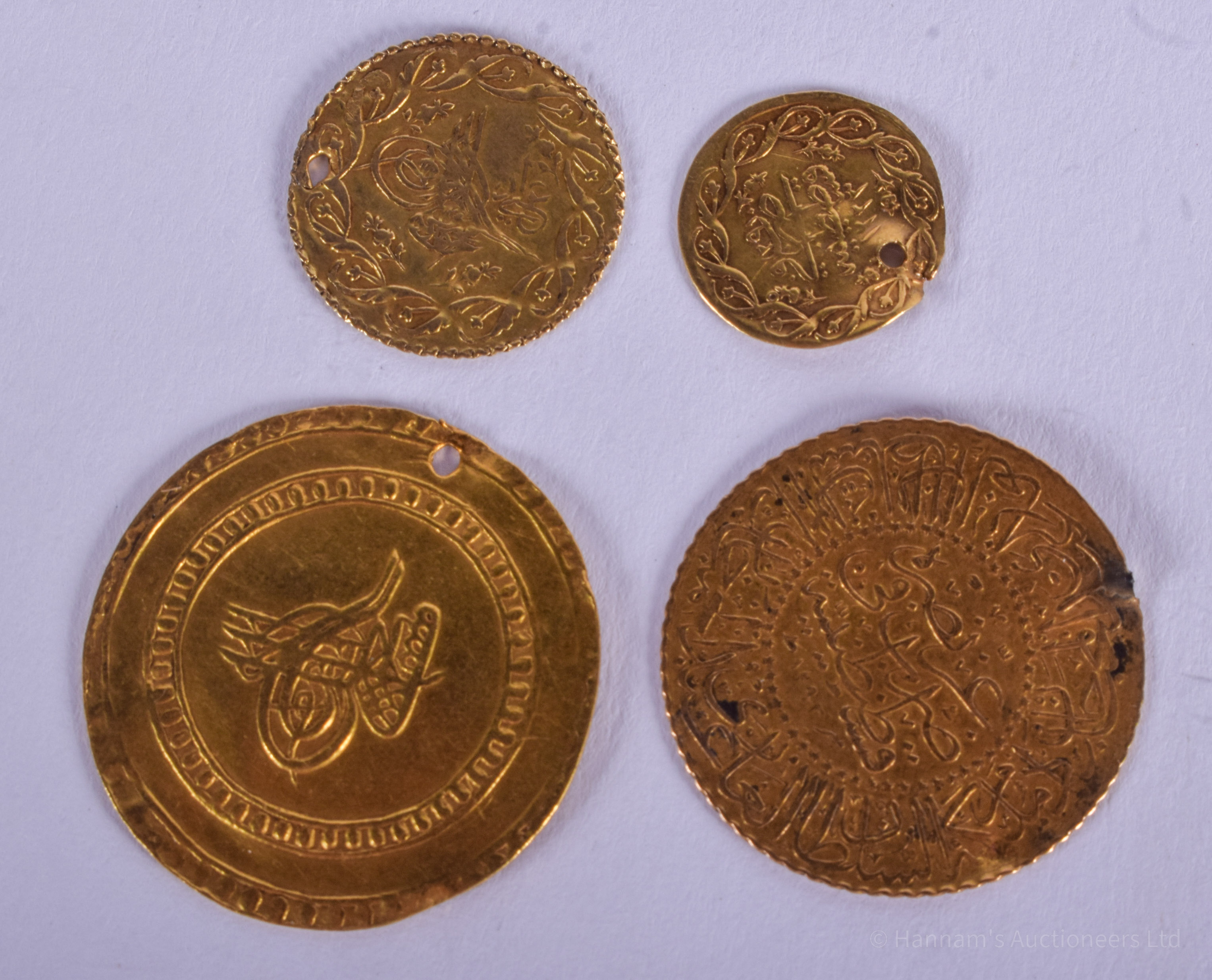 FOUR CONTINENTAL MIDDLE EASTERN GOLD COINS possibly 18th century. 10 grams. (4) - Bild 2 aus 2