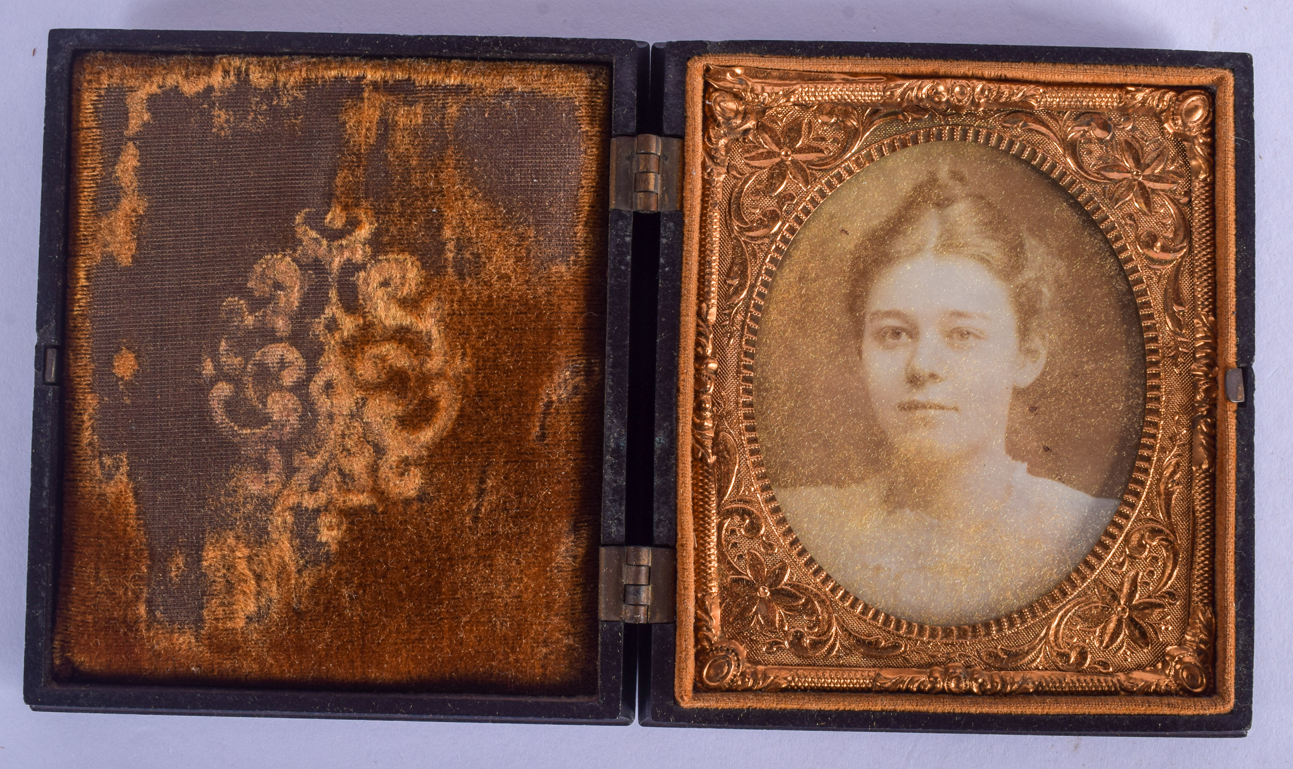 EIGHT ANTIQUE DAGUERREOTYPES in various forms and sizes. Largest 14 cm x 10 cm. (8) - Image 3 of 10