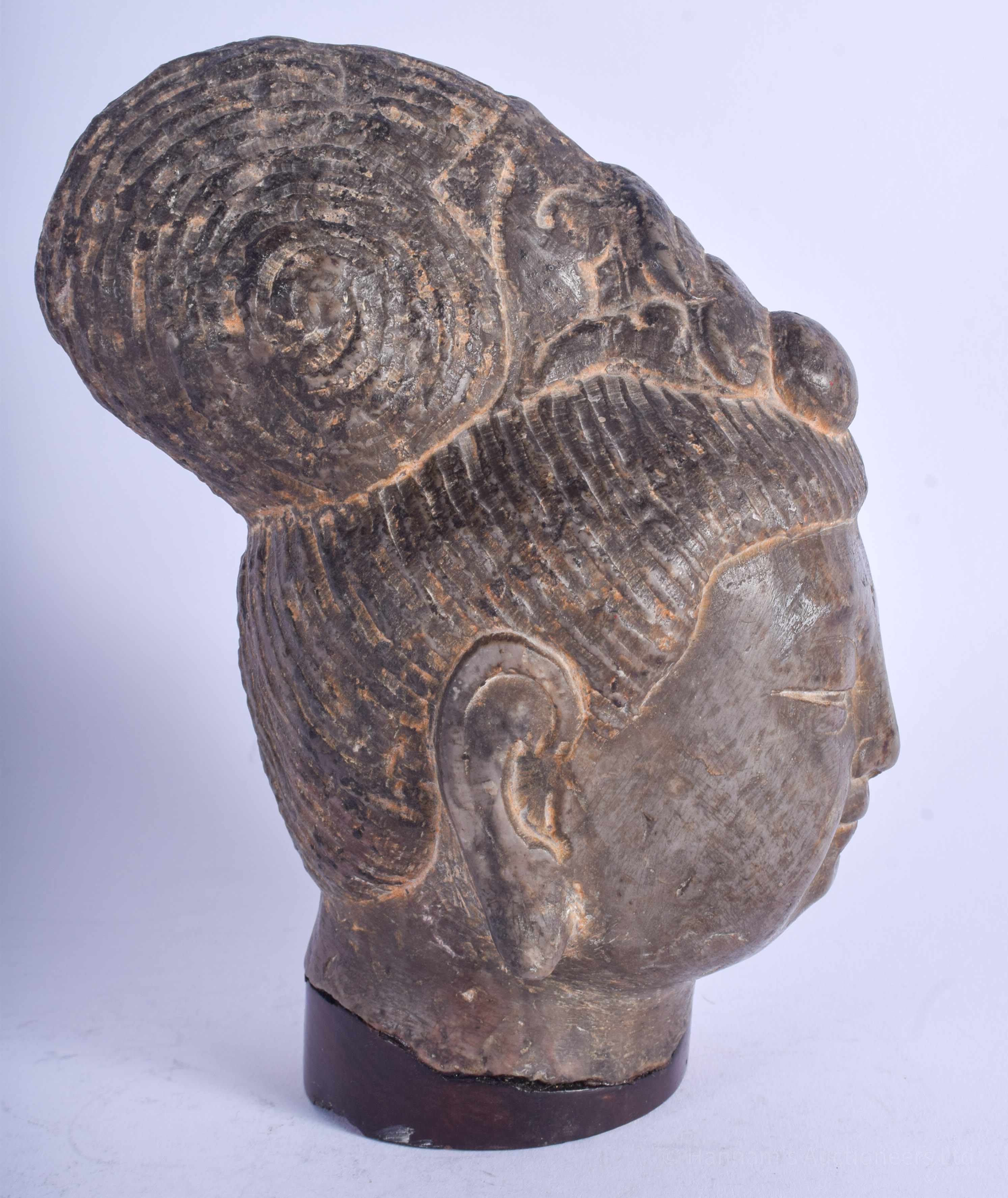 A RARE CHINESE TANG/SONG DYNASTY CARVED STONE HEAD OF A BUDDHIST DEITY elegantly modelled upon a fit - Image 3 of 3