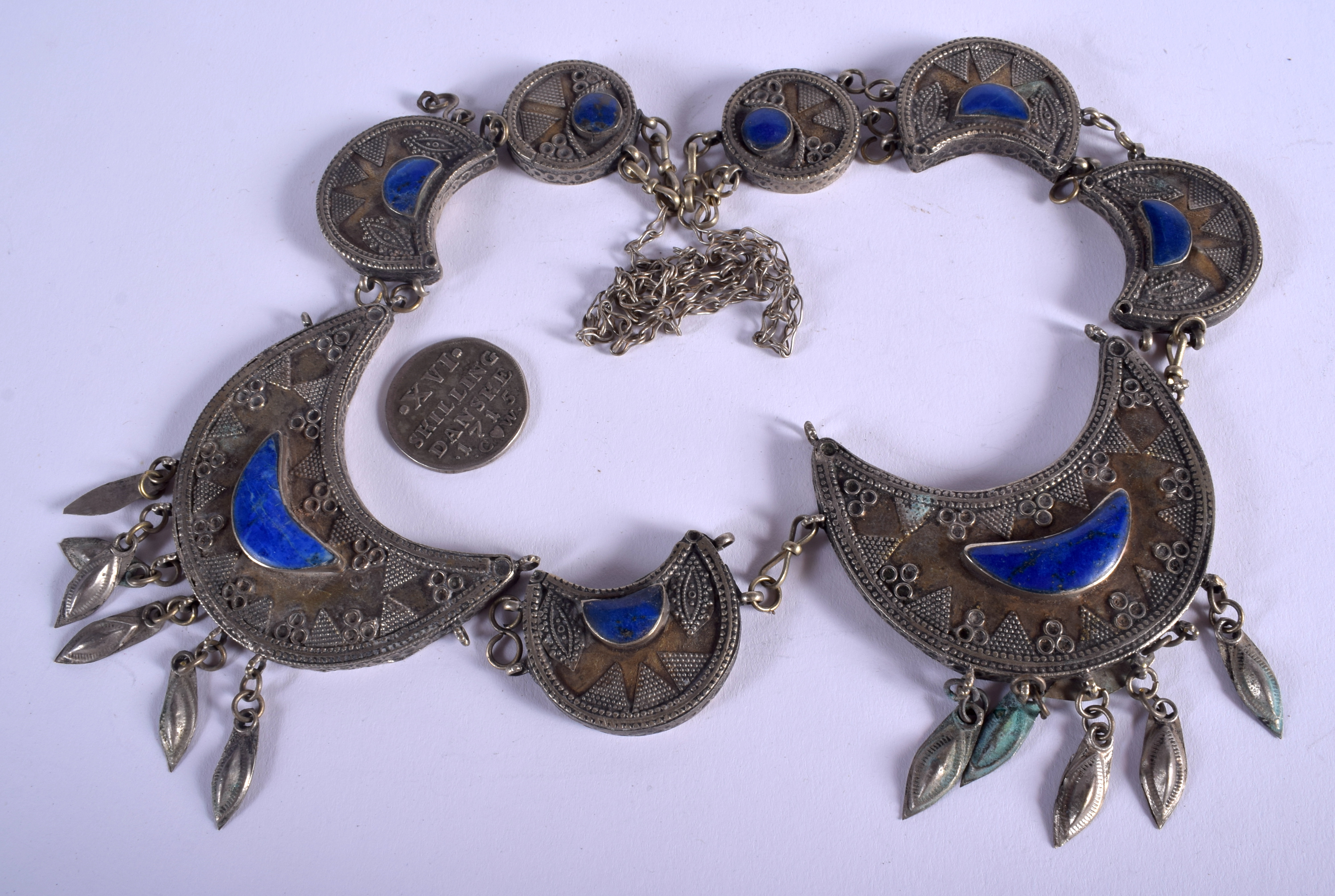 A MIDDLE EASTERN SILVER AND LAPIS LAZULI NECKLACE. 151 grams.