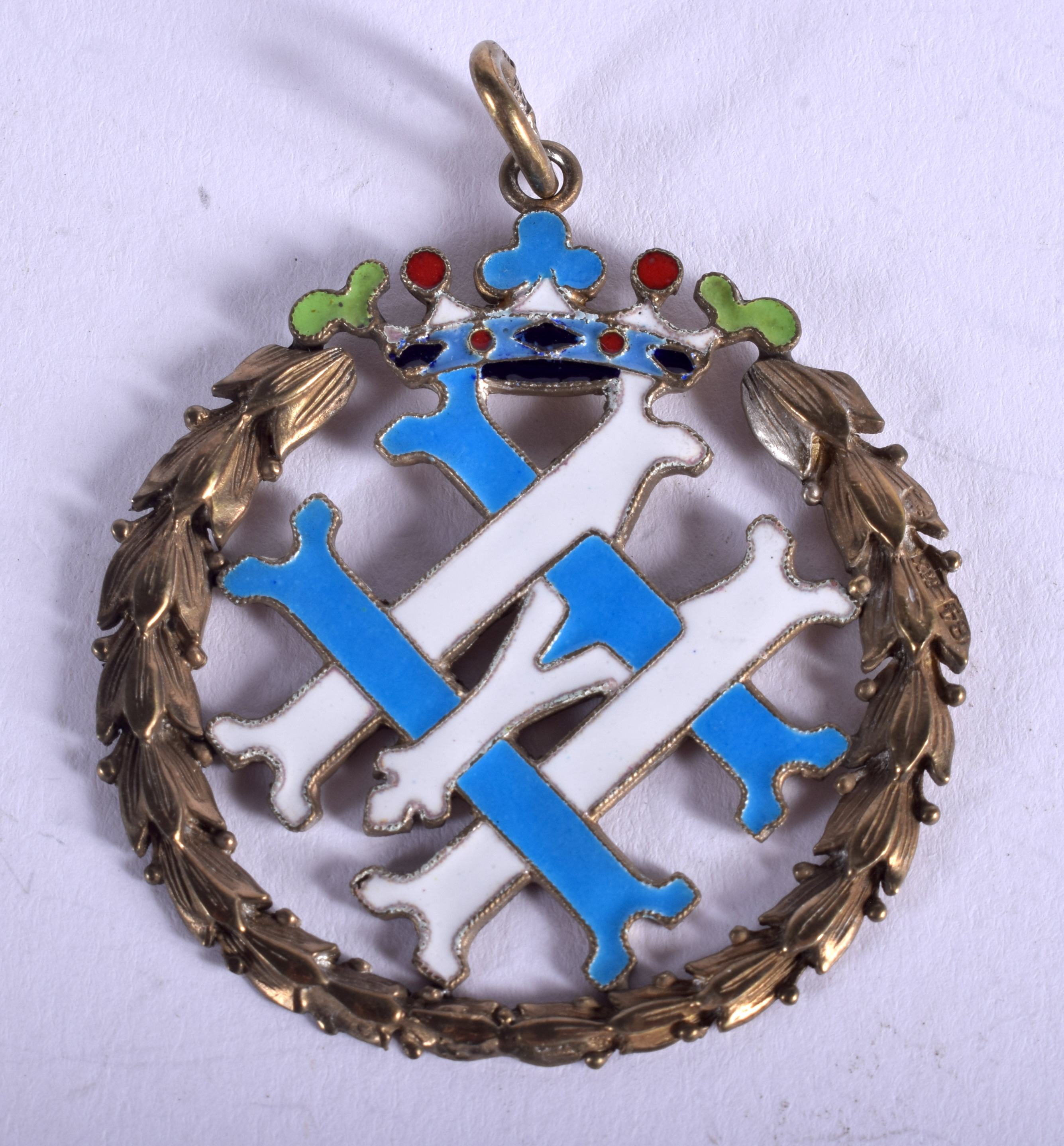 A CONTINENTAL SILVER AND ENAMEL PENDANT. 14 grams. 3.5 cm wide.