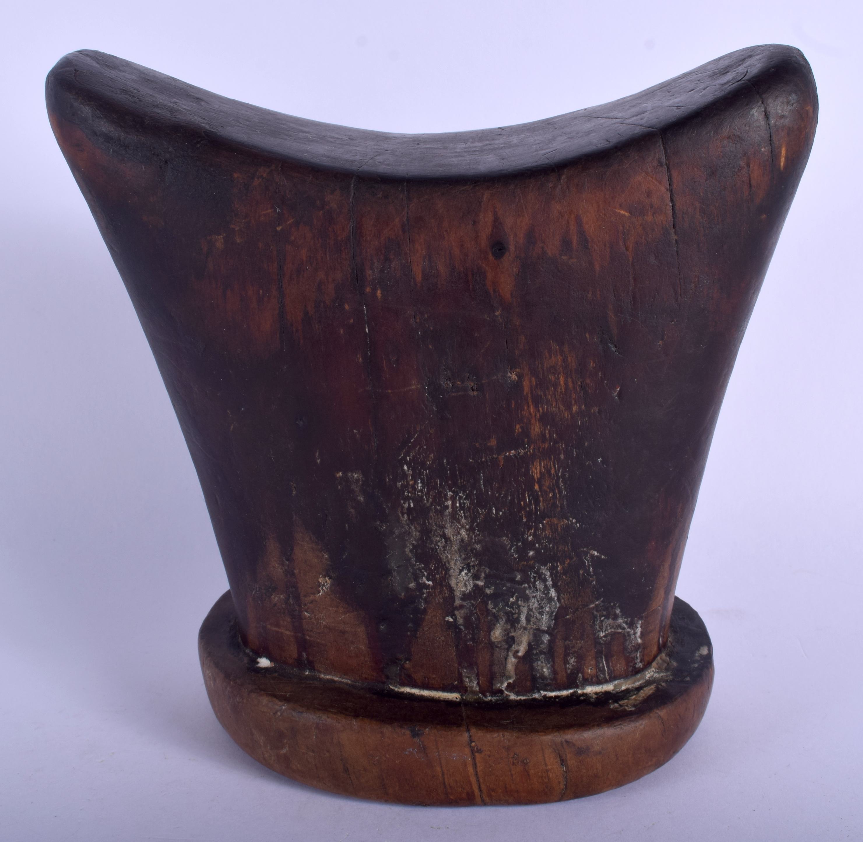 A LOVELY EARLY 20TH CENTURY ETHIOPIAN SIDAMO TRIBAL CARVED WOOD HEAD REST of good colour. 15 cm x 14