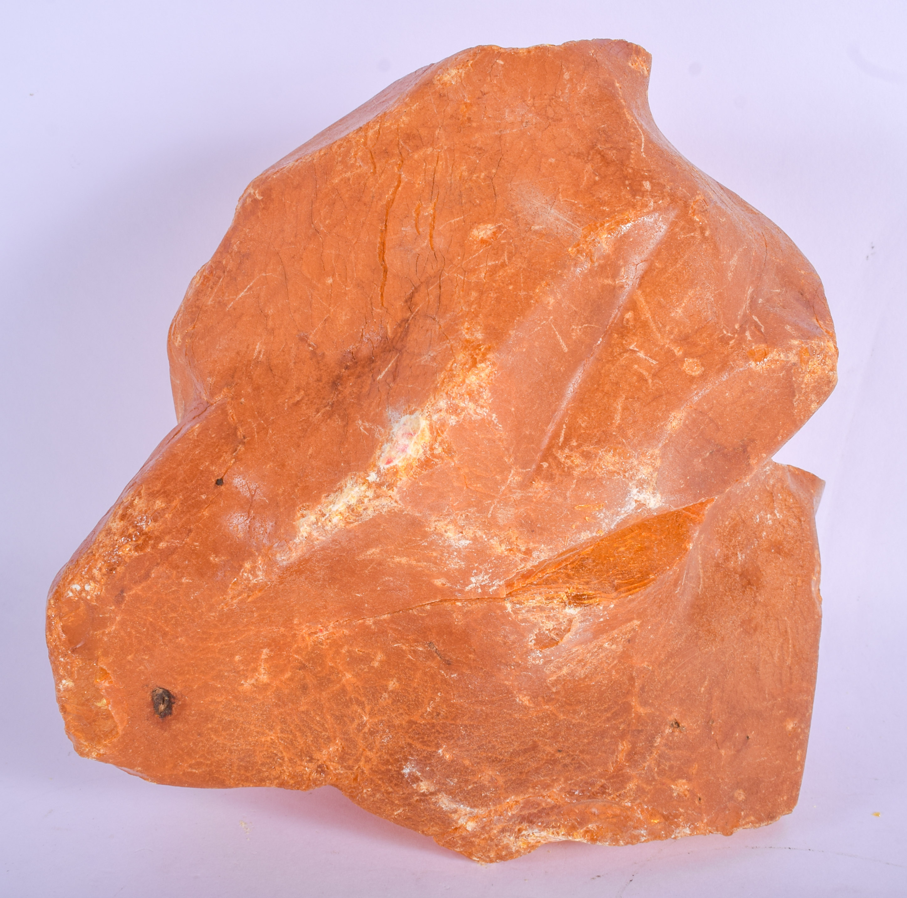 A VERY LARGE AMBER SPECIMEN 2.6 kgs. 20 cm x 16 cm. - Image 2 of 9