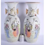 A LARGE PAIR OF EARLY 20TH CENTURY CHINESE FAMILLE ROSE VASES Late Qing/Republic, painted with figur