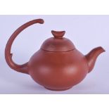 AN EARLY 20TH CENTURY CHINESE YIXING TEAPOT AND COVER by Da Fu, with stylised handle. 14 cm wide.
