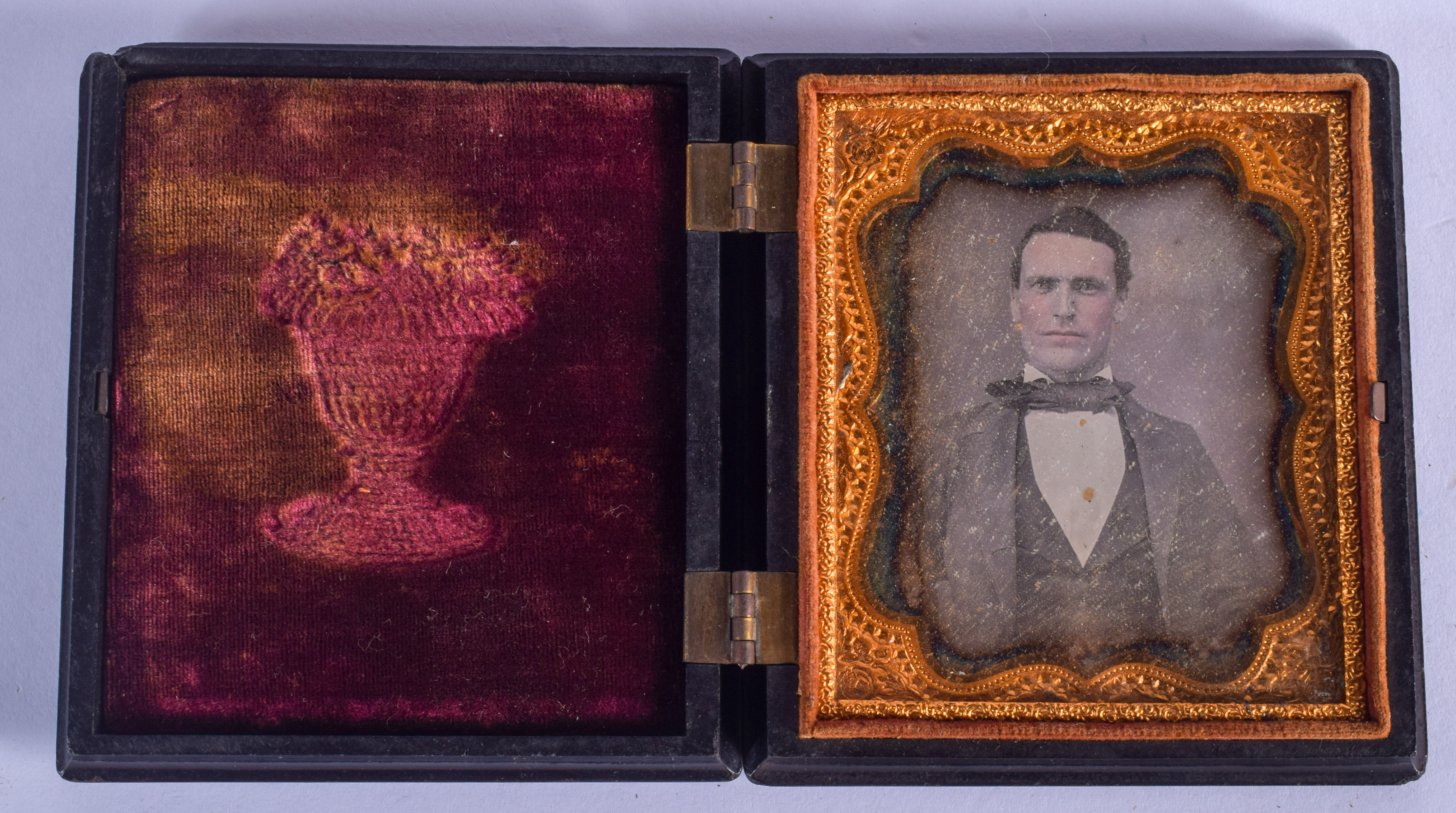 EIGHT ANTIQUE DAGUERREOTYPES in various forms and sizes. Largest 14 cm x 10 cm. (8) - Image 8 of 10