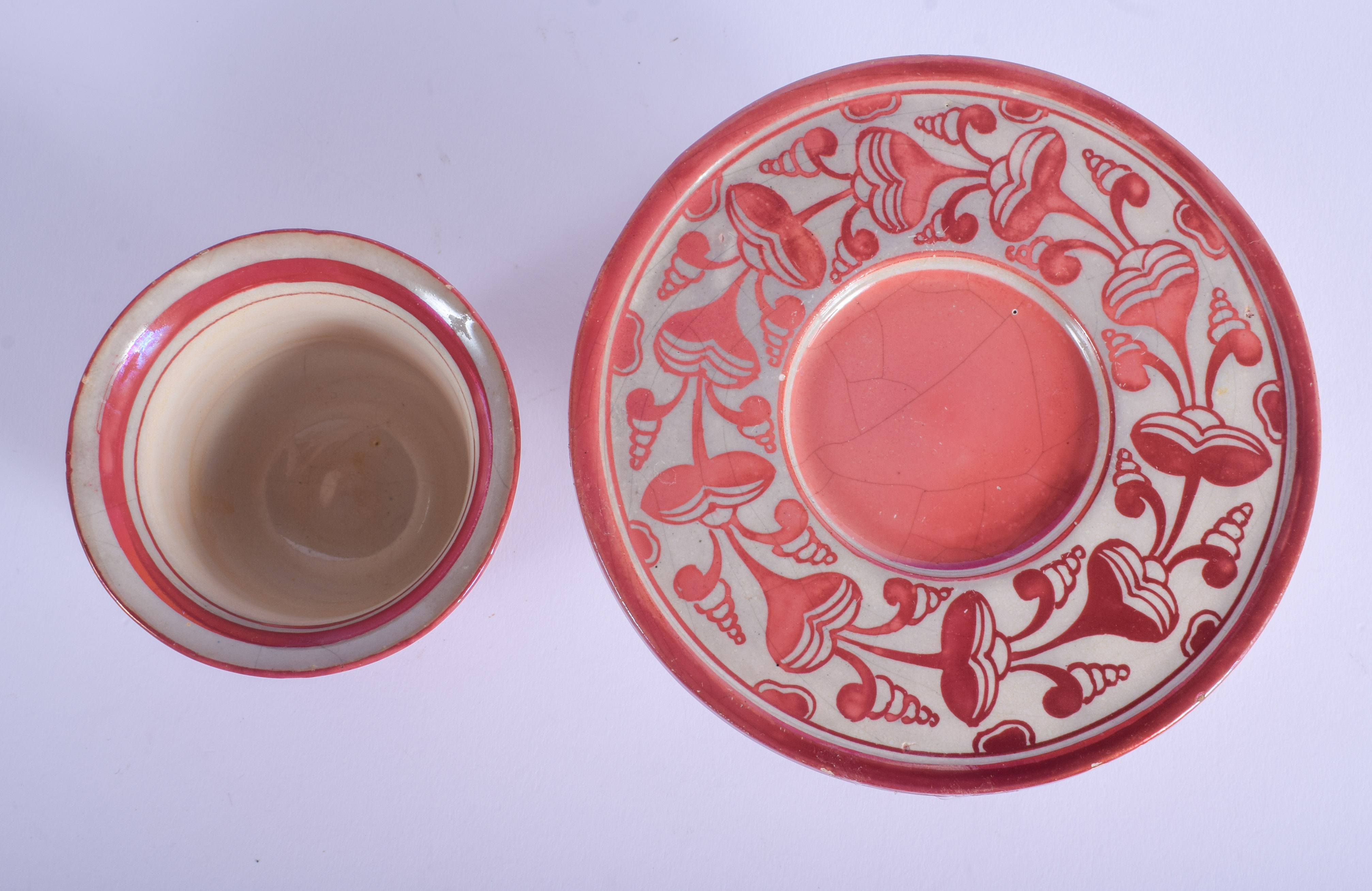 A RARE ANTIQUE CONTINENTAL HISPANO MORESQUE RED LUSTRE TEA BOWL ON STAND painted with flowers and vi - Image 3 of 4