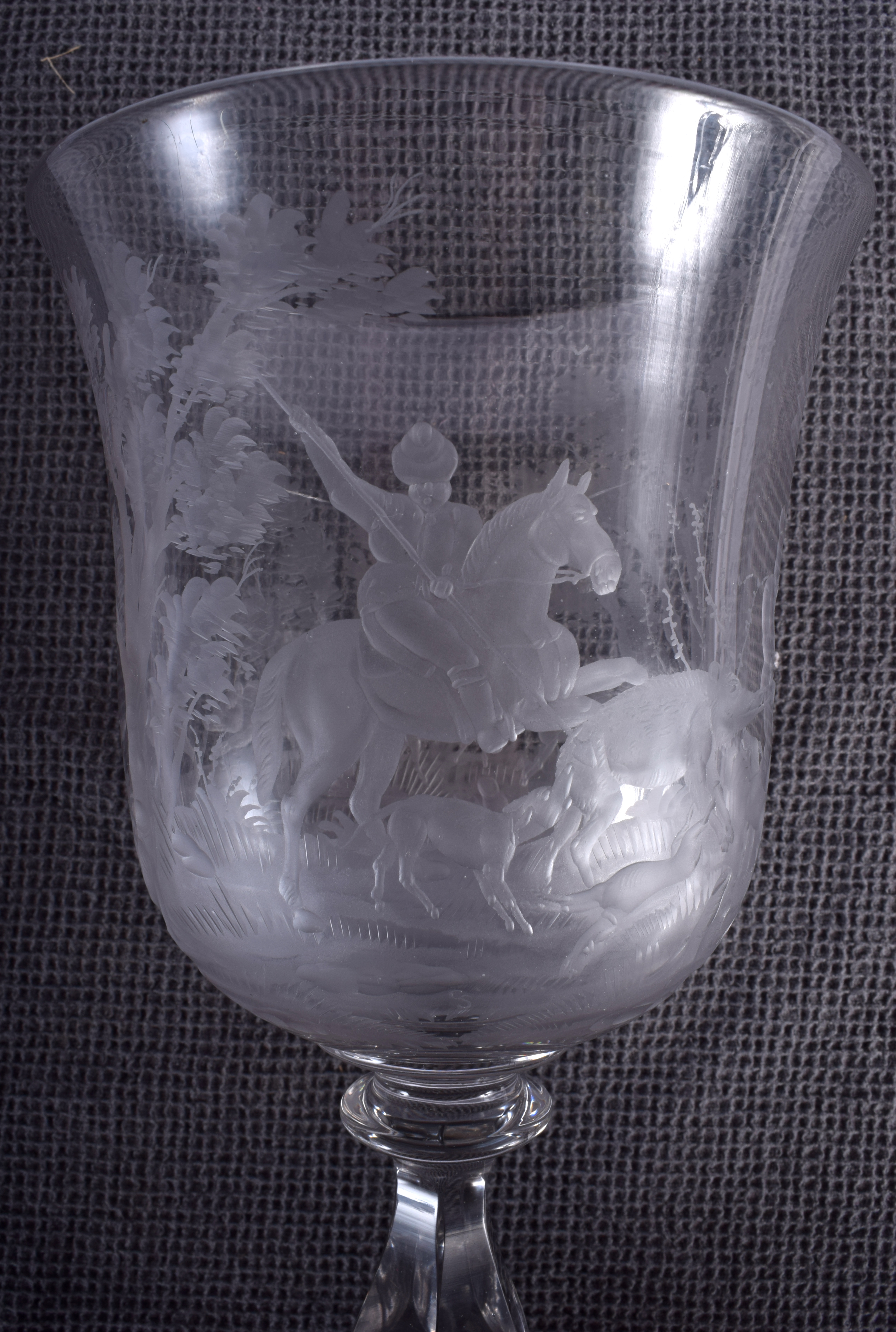 A GOOD LARGE ANTIQUE CRYSTAL GLASS GOBLET engraved with hunting scenes. 27 cm high. - Bild 3 aus 5