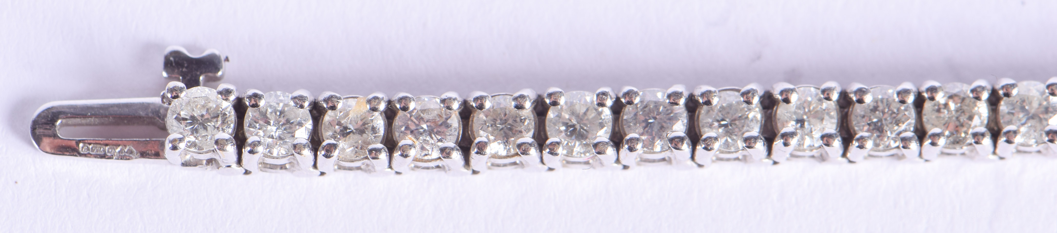 A FINE 18CT GOLD AND DIAMOND TENNIS BRACELET. 15.2 grams. 18 cm x 0.4 cm. - Image 2 of 9