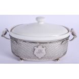 A VINTAGE STERLING SILVER TWIN HANDLED CROCK HOLDER. Silver 237 grams. 24 cm x 12 cm.