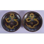 A PAIR OF EARLY 20TH CENTURY CHINESE CLOISONNÉ ENAMEL DISHES Late Qing. 10 cm diameter.