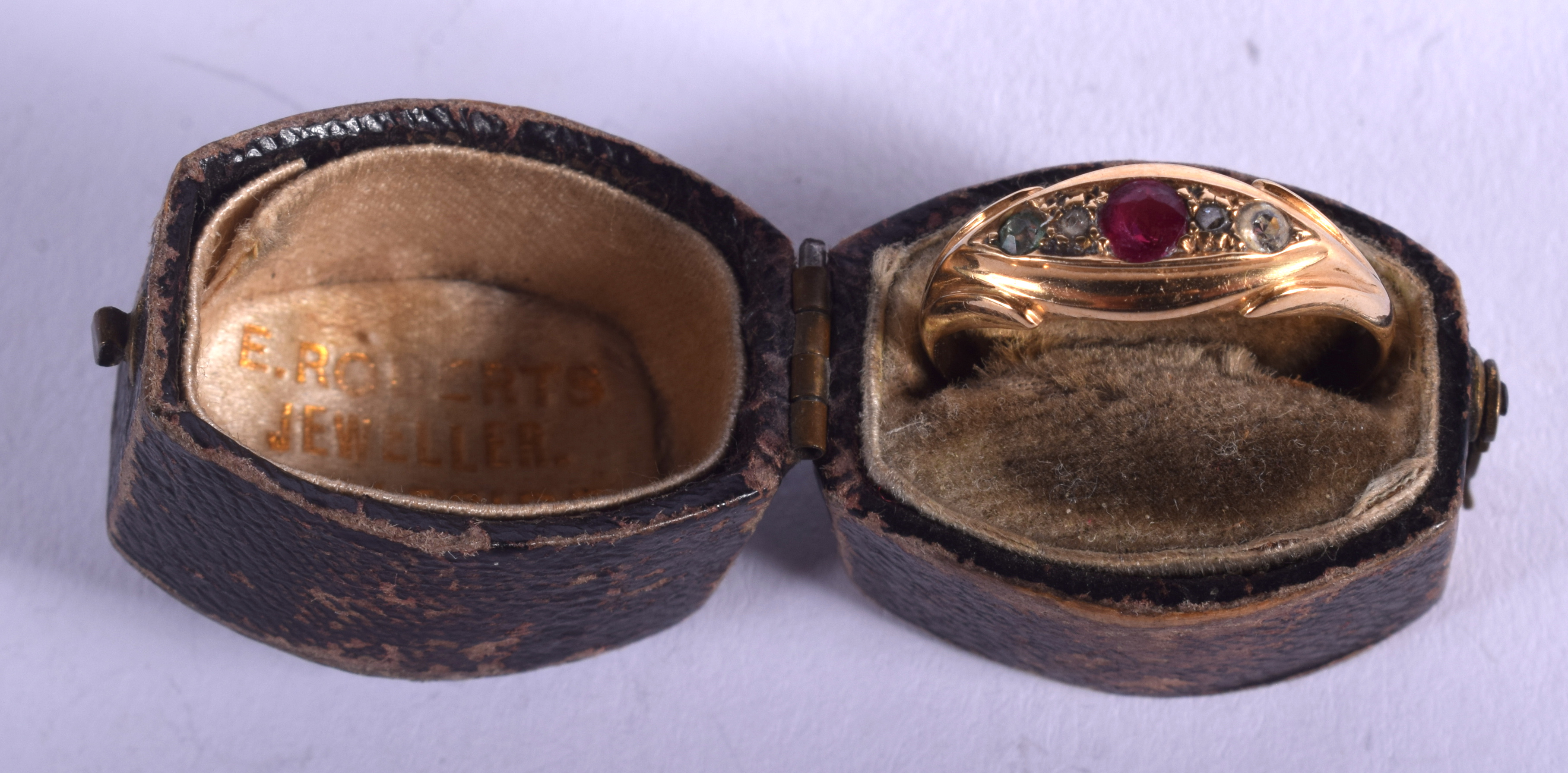 AN ANTIQUE 18CT GOLD AND RUBY RING. 2.2 grams. Q. - Image 4 of 4