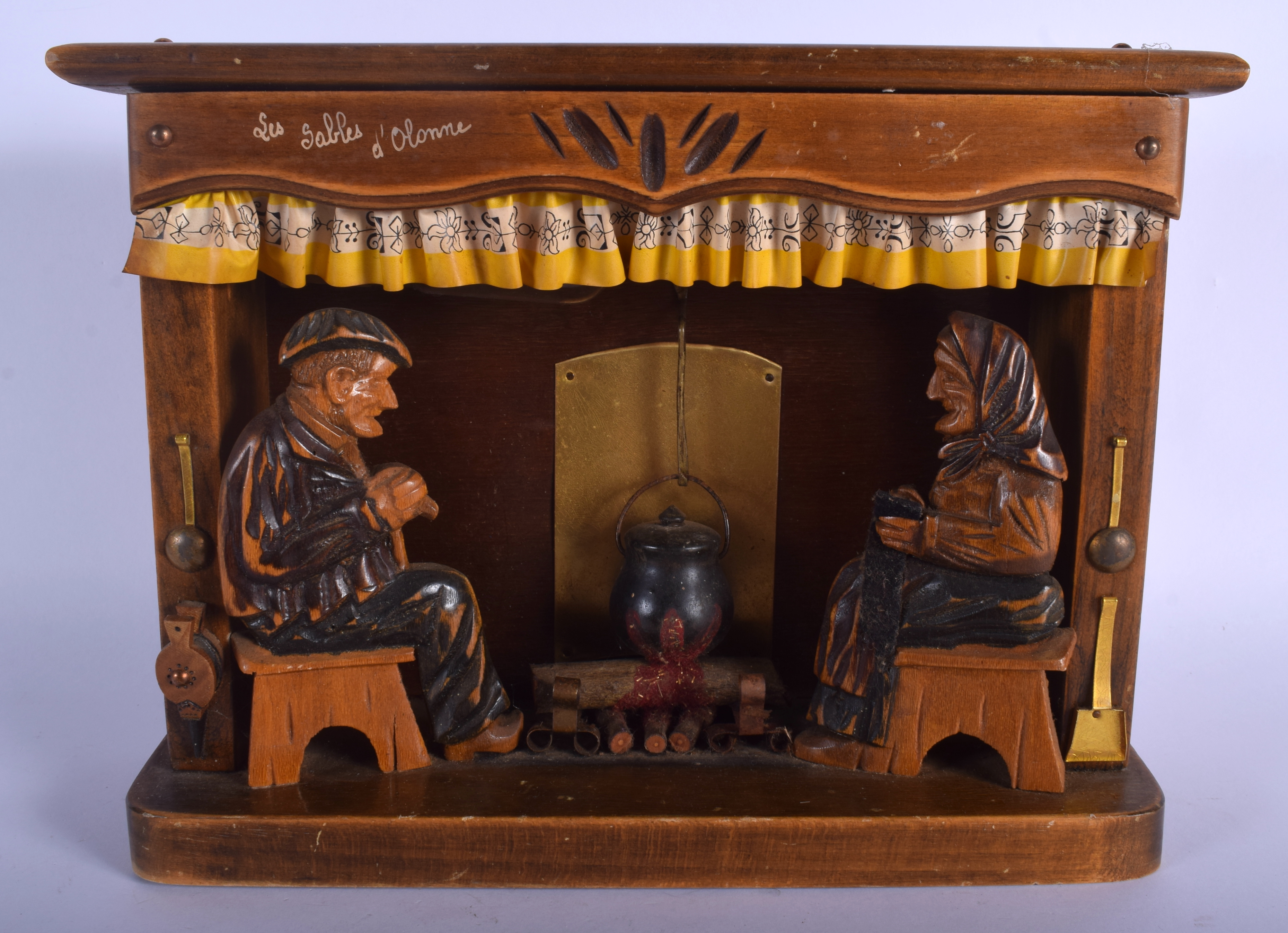 A 1930S BAVARIAN BLACK FOREST WISS WOOD DIORAMA together with a similar tray. Largest 45 cm x 25 cm. - Bild 2 aus 4