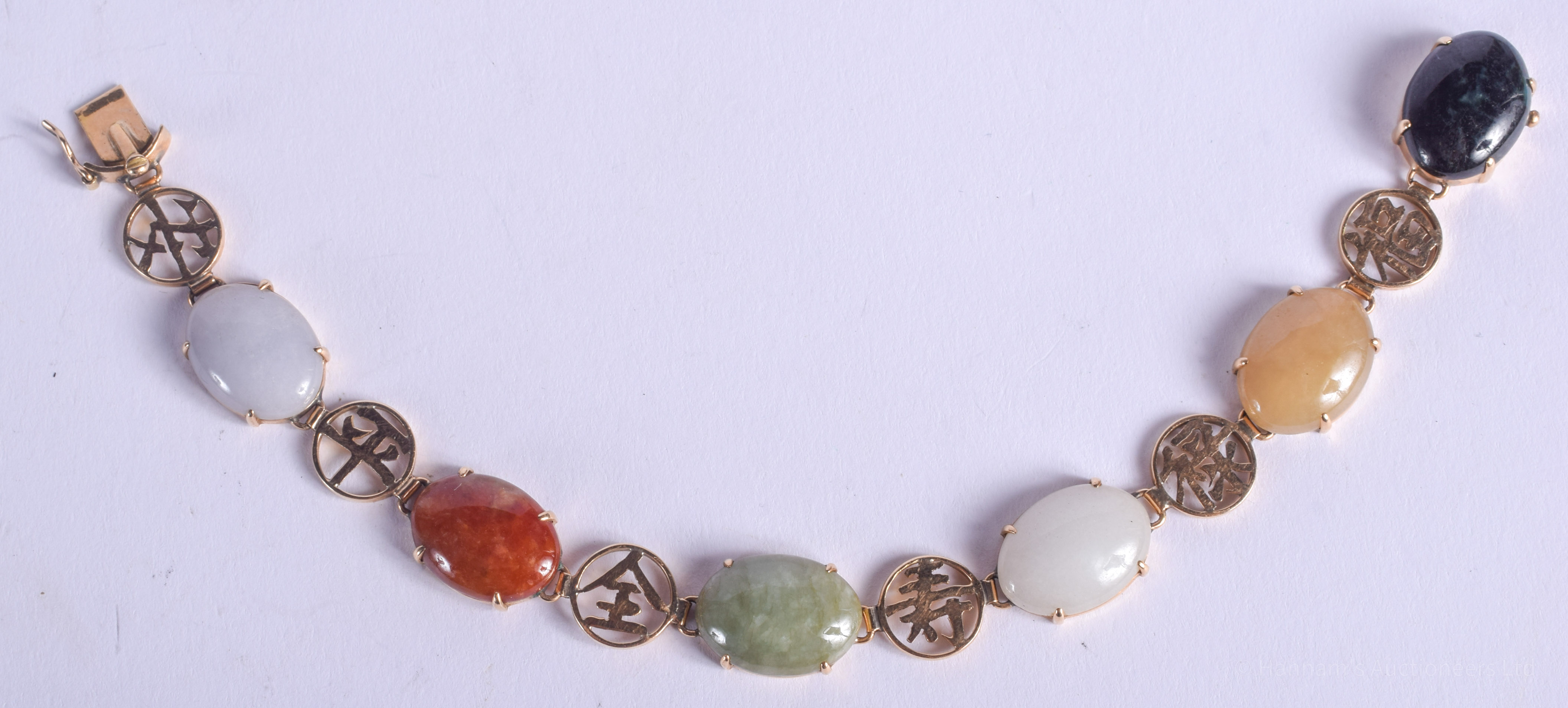 A VINTAGE GOLD JADE AND AGATE BRACELET. 16.2 grams. 16 cm long.