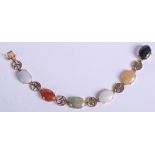 A VINTAGE GOLD JADE AND AGATE BRACELET. 16.2 grams. 16 cm long.