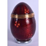 AN EARLY 20TH CENTURY GOLD MOUNTED ENAMELLED EASTER EGG. 5.5 cm x 3.5 cm.