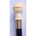 A NOVELTY CONTINENTAL CARVED BONE HANDLED COMPASS WALKING CANE. 84 cm long.