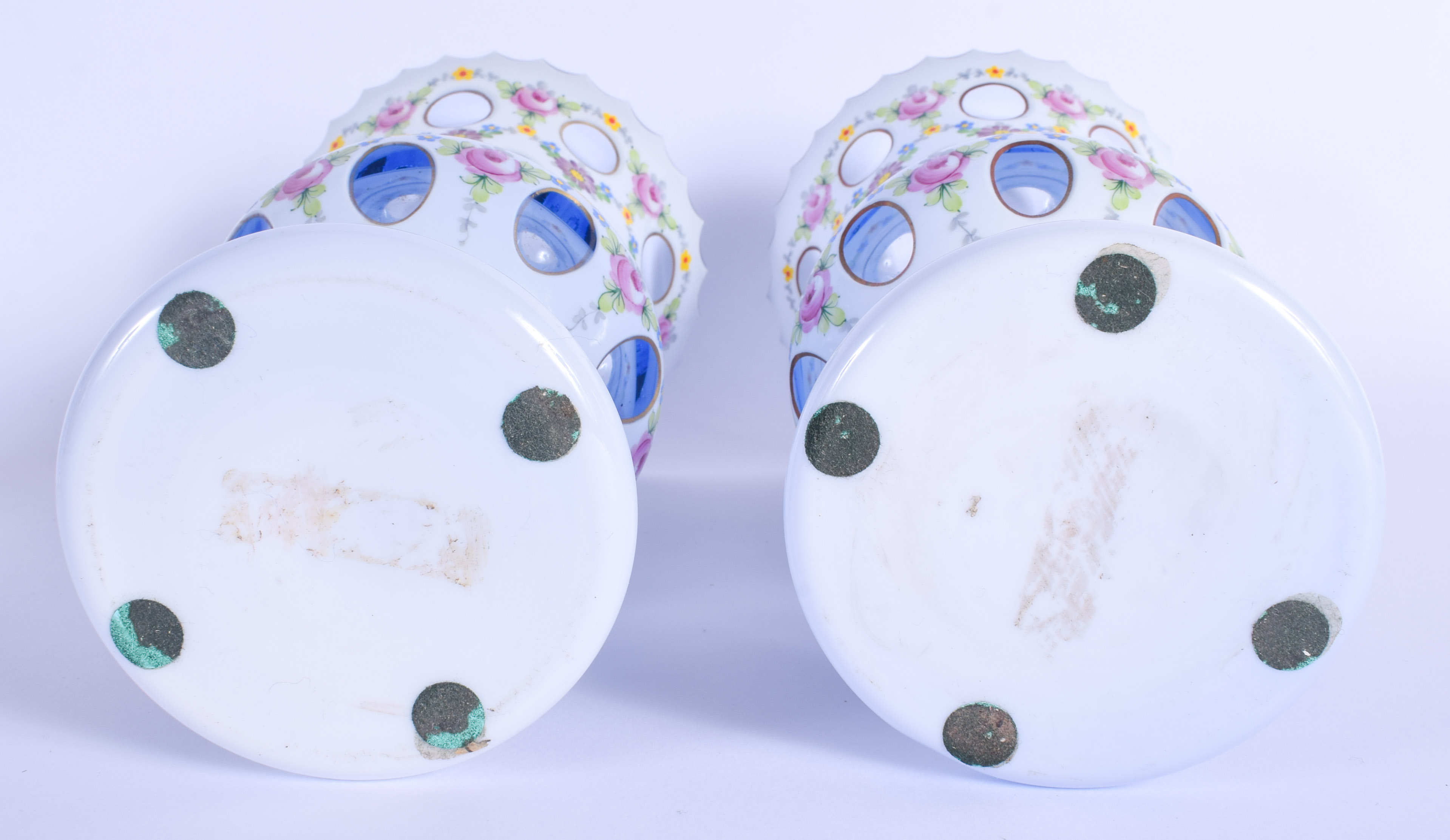 A LARGE PAIR OF BOHEMIAN ENAMELLED GLASS VASES painted with flowers and vines. 24 cm high. - Bild 3 aus 3