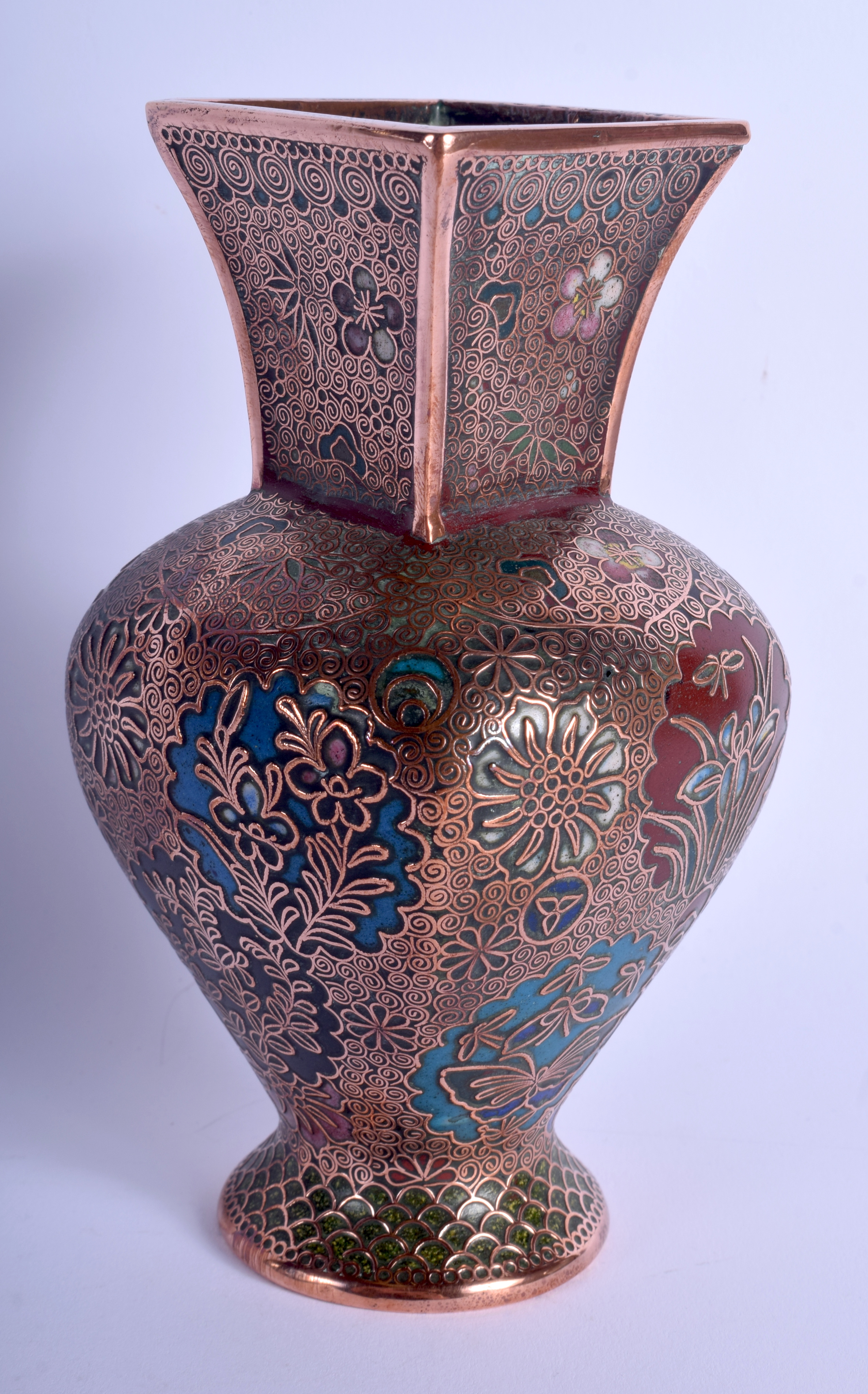 AN EARLY 20TH CENTURY JAPANESE MEIJI PERIOD MIXED METAL VASE enamelled with foliage. 15 cm high.