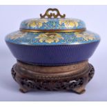 AN EARLY 20TH CENTURY CHINESE CLOISONNE ENAMEL BOX AND COVER Late Qing, decorated with foliage. 16