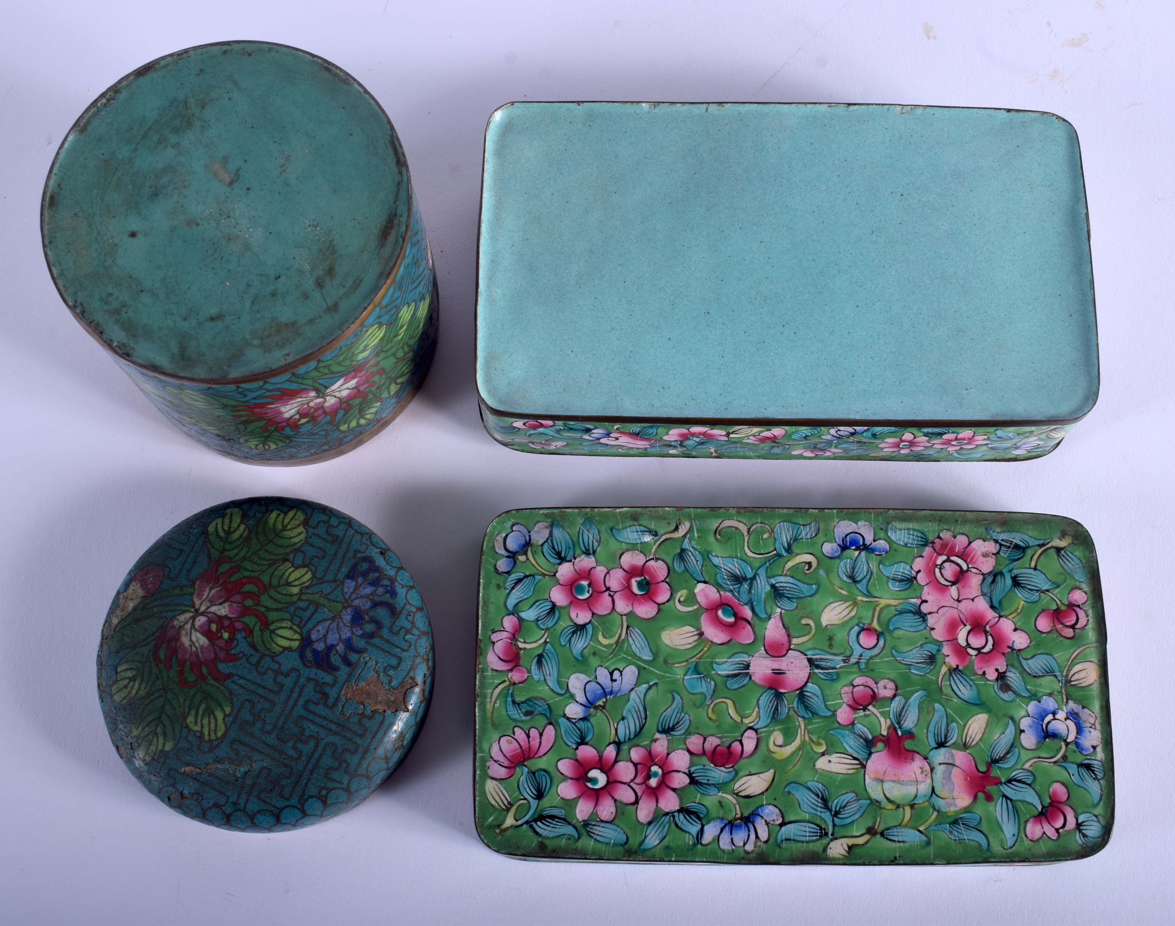 A 19TH CENTURY CHINESE CANTON ENAMEL BOX AND COVER Late Qing, together with a cloisonne box. Larges - Image 4 of 4