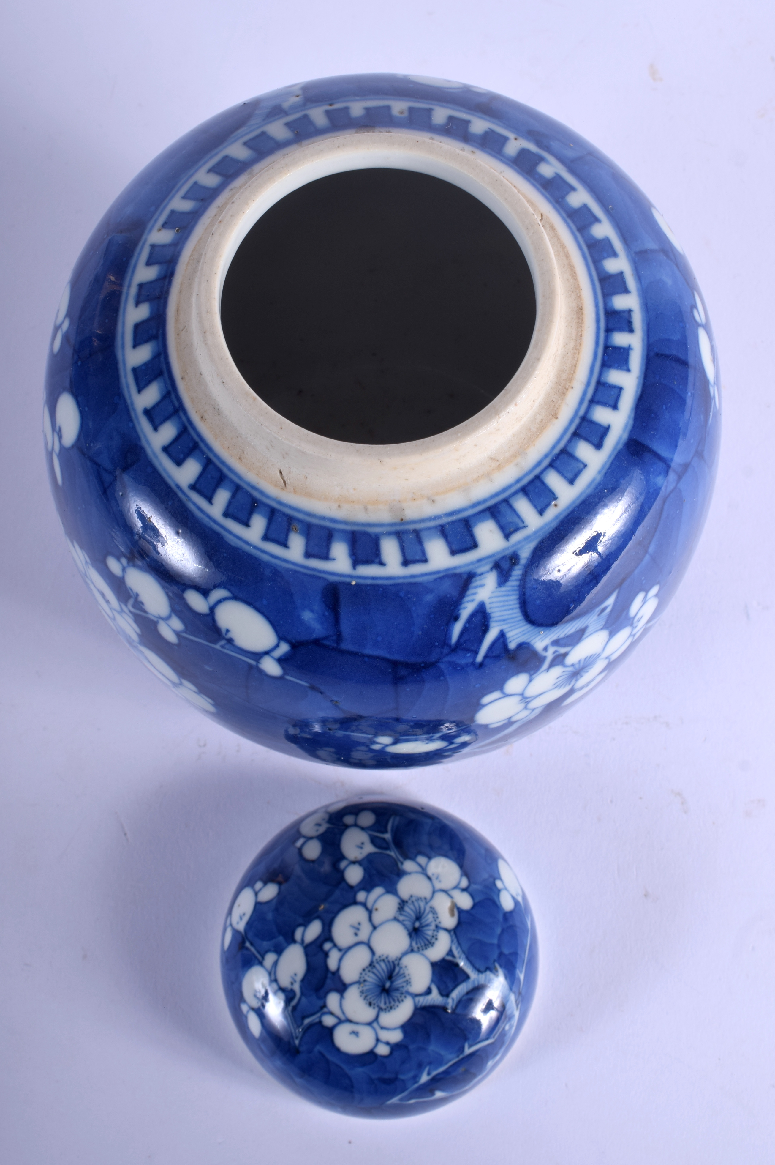 A 19TH CENTURY CHINESE BLUE AND WHITE PORCELAIN GINGER JAR AND COVER bearing Kangxi marks to base. - Image 3 of 4