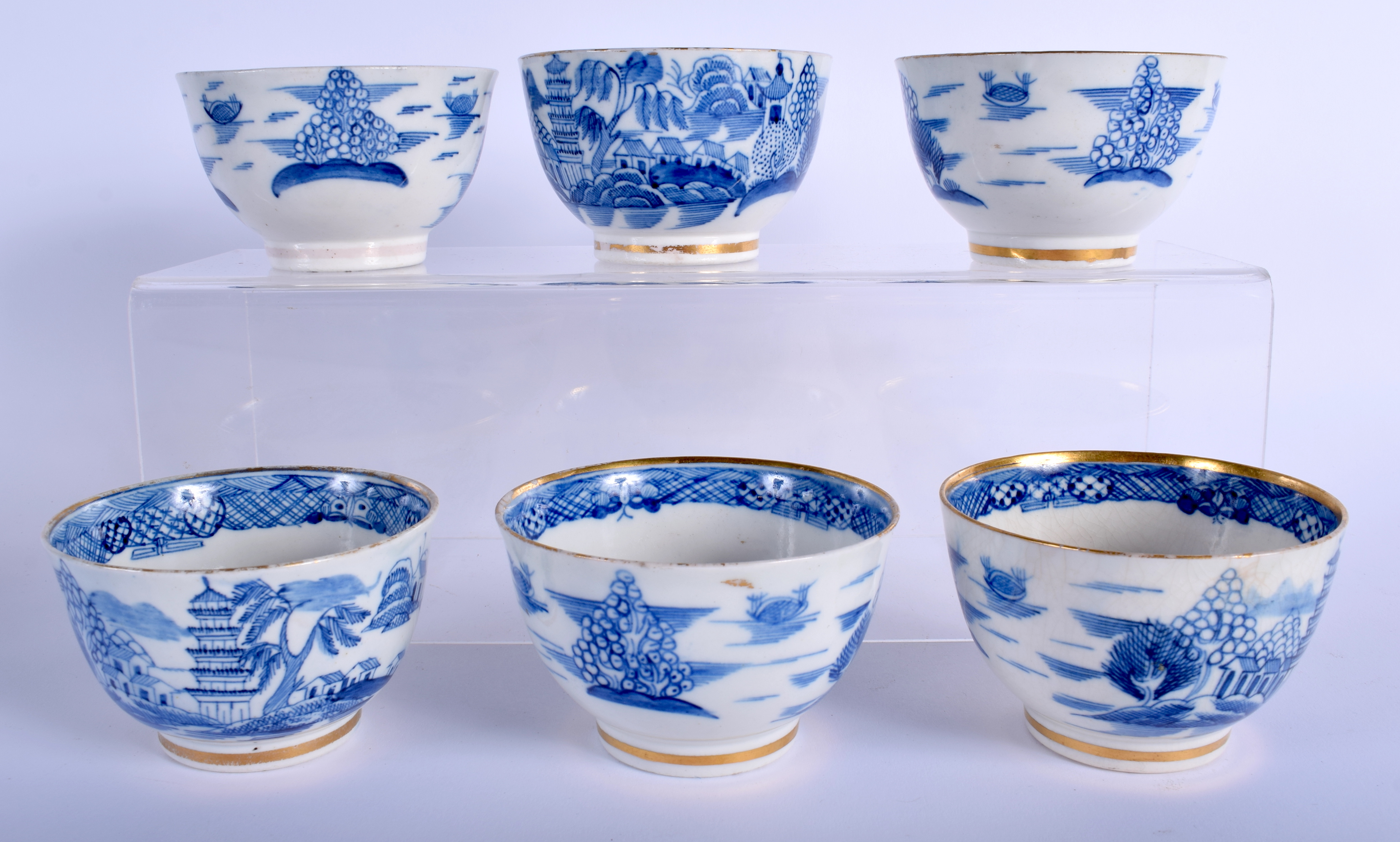 AN EARLY 19TH CENTURY ENGLISH PEARLWARE TEASET painted with landscapes. Largest 24 cm wide. (14) - Bild 5 aus 8