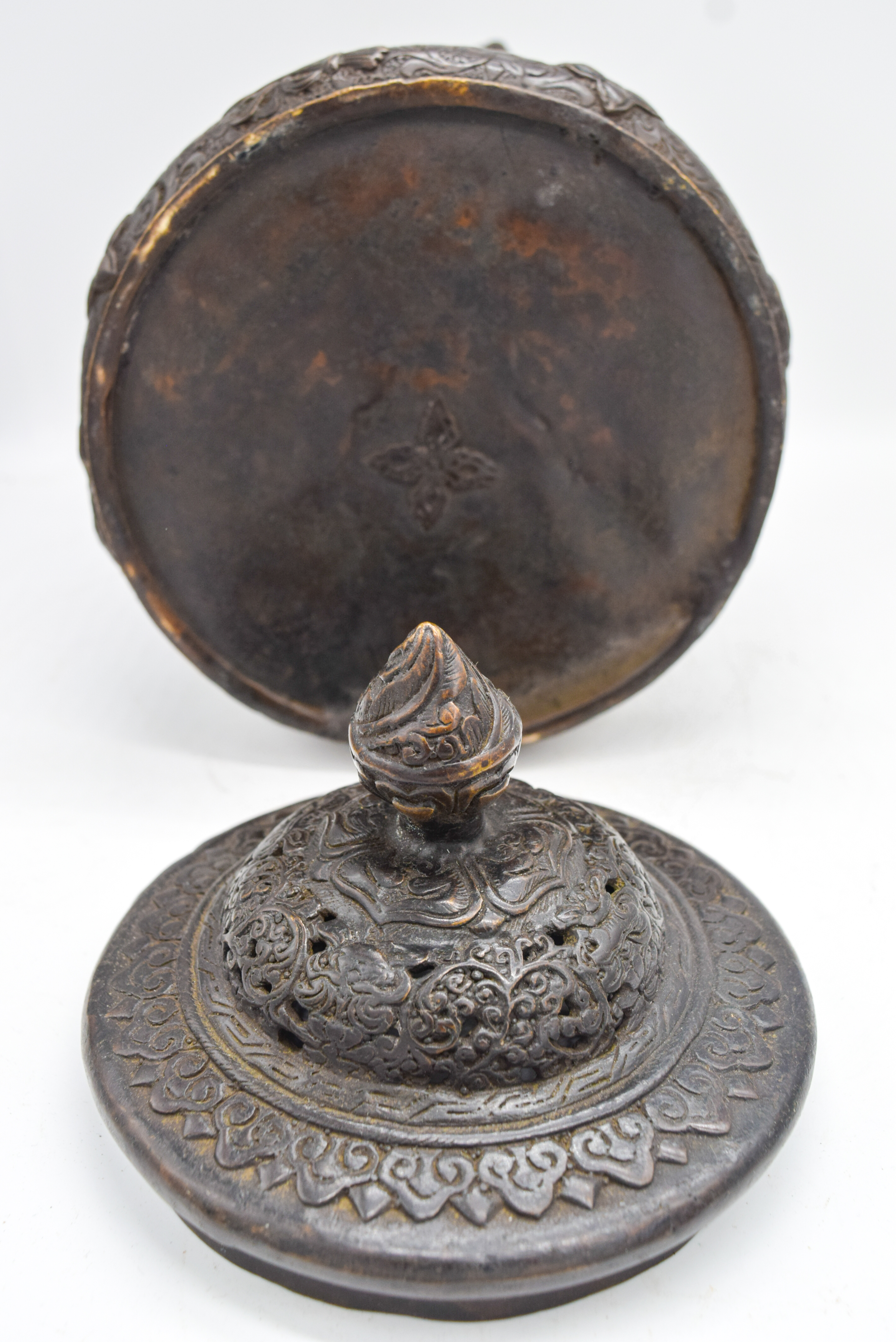 A Tibetan bronze jar with lid 27 x 15 cm - Image 2 of 2