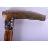 AN ANTIQUE CONTINENTAL SILVER AND RHINOCEROS HORN WALKING CANE. 78 cm long.
