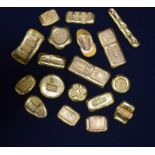 A collection of Contemporary Chinese yellow metal decorative bars and coins (18)