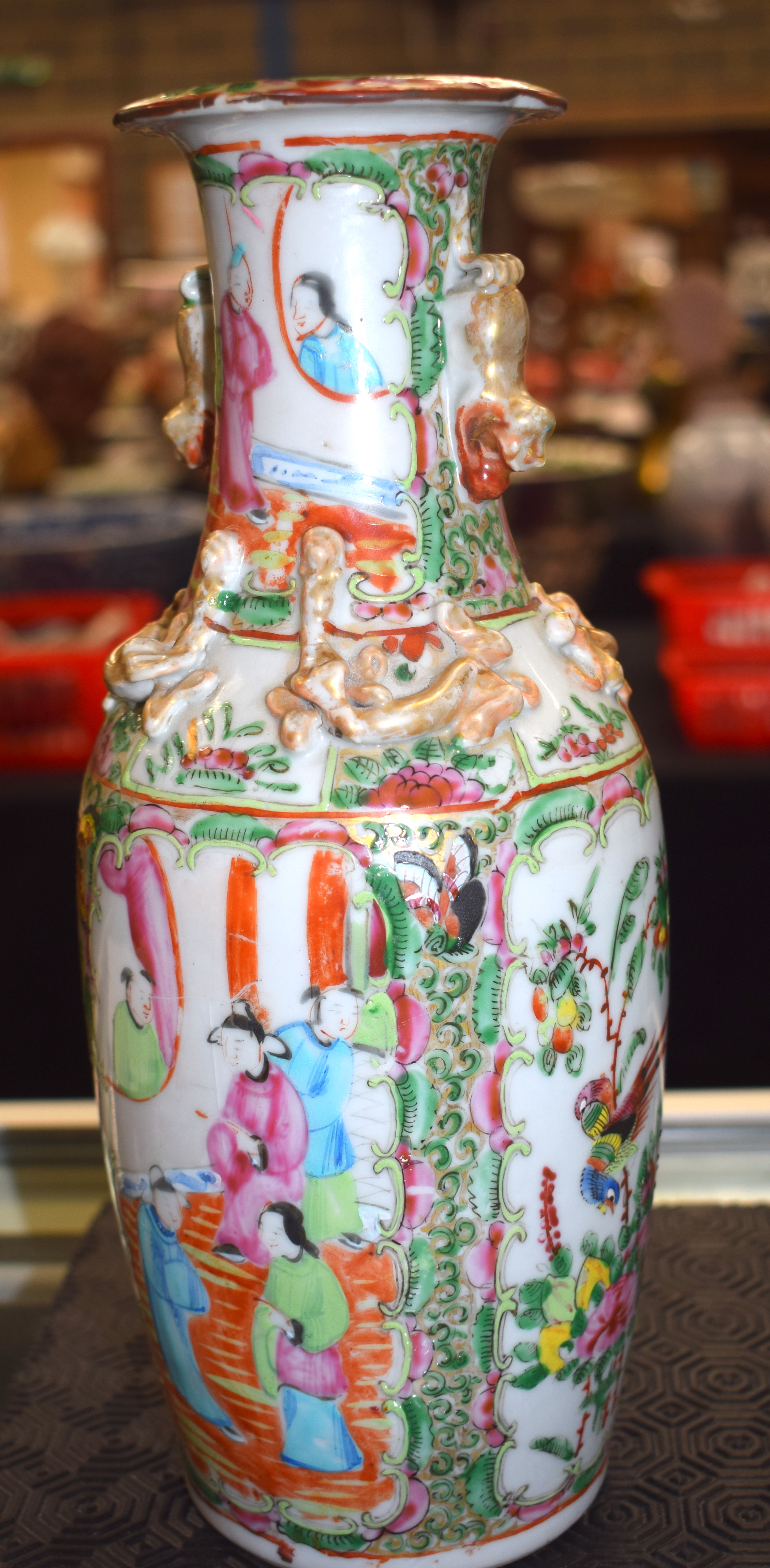 A 19TH CENTURY CHINESE CANTON FAMILLE ROSE VASE Qing, painted with figures and foliage. 31 cm high. - Image 7 of 9