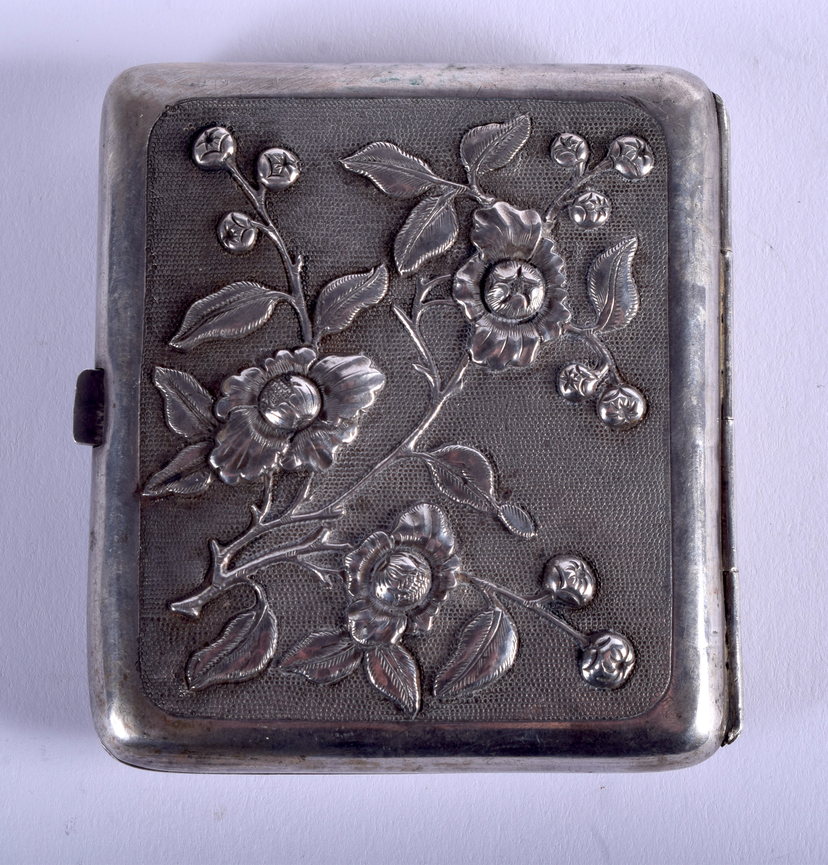 A 19TH CENTURY CHINESE EXPORT SILVER CASE in the manner of Wang Hing. 75 grams. 6.5 cm x 7.5 cm. - Image 2 of 3