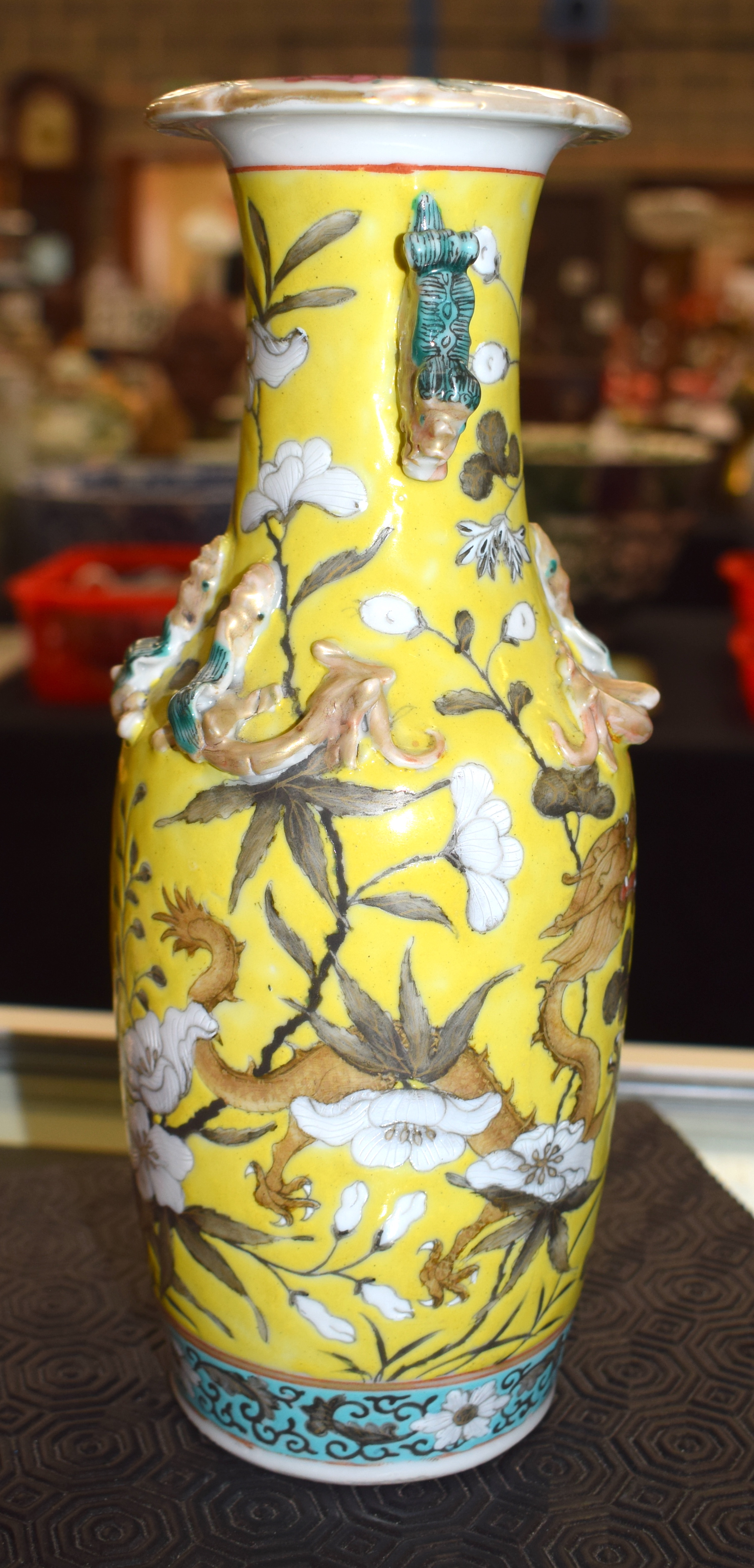 A 19TH CENTURY CHINESE FAMILLE JAUNE PORCELAIN VASE Qing, painted with dragons and chilong. 26 cm h - Image 6 of 10