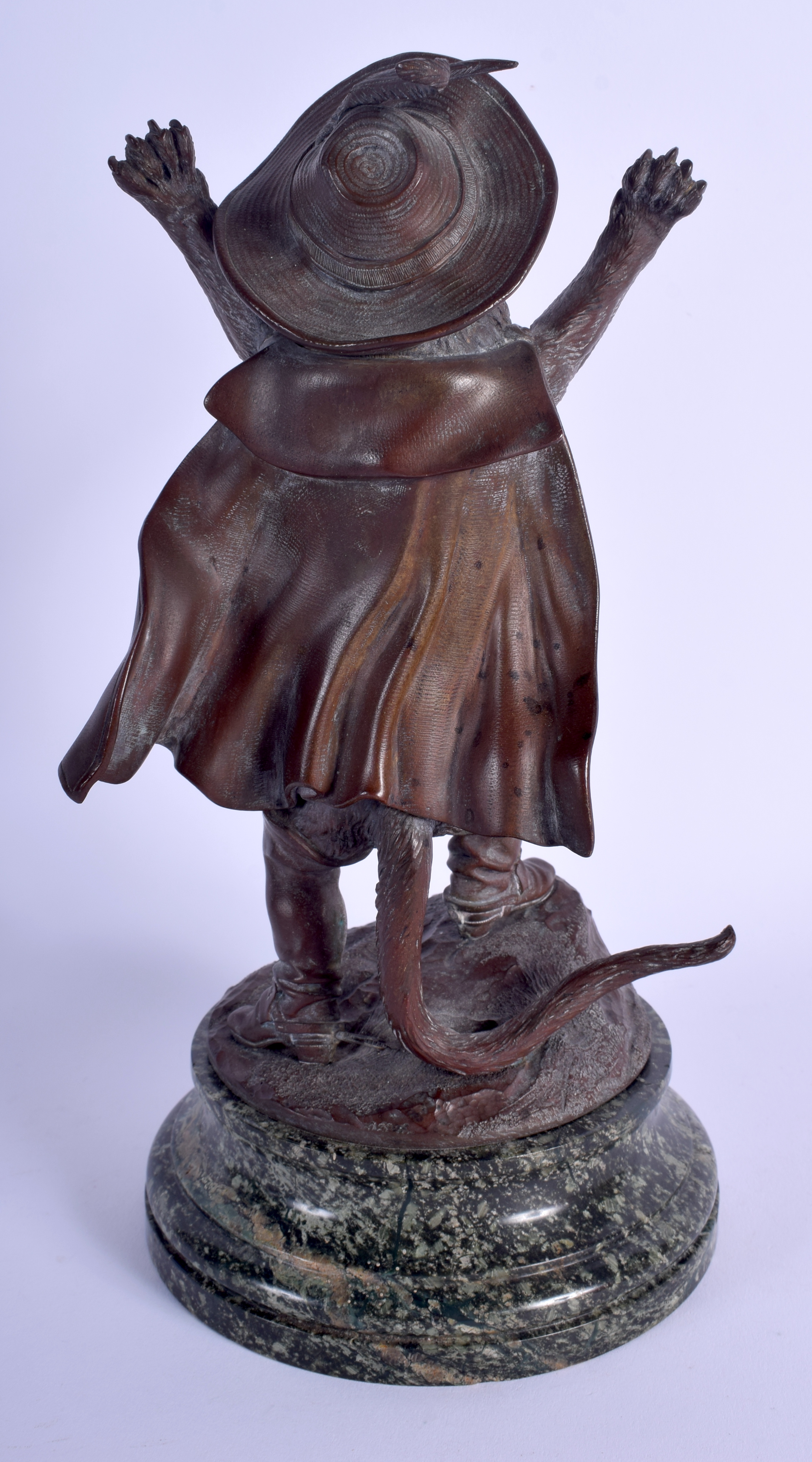AN EARLY 20TH CENTURY EUROPEAN COLD PAINTED BRONZE FIGURE OF PUSS IN BOOTS modelled with hands rais - Image 2 of 2