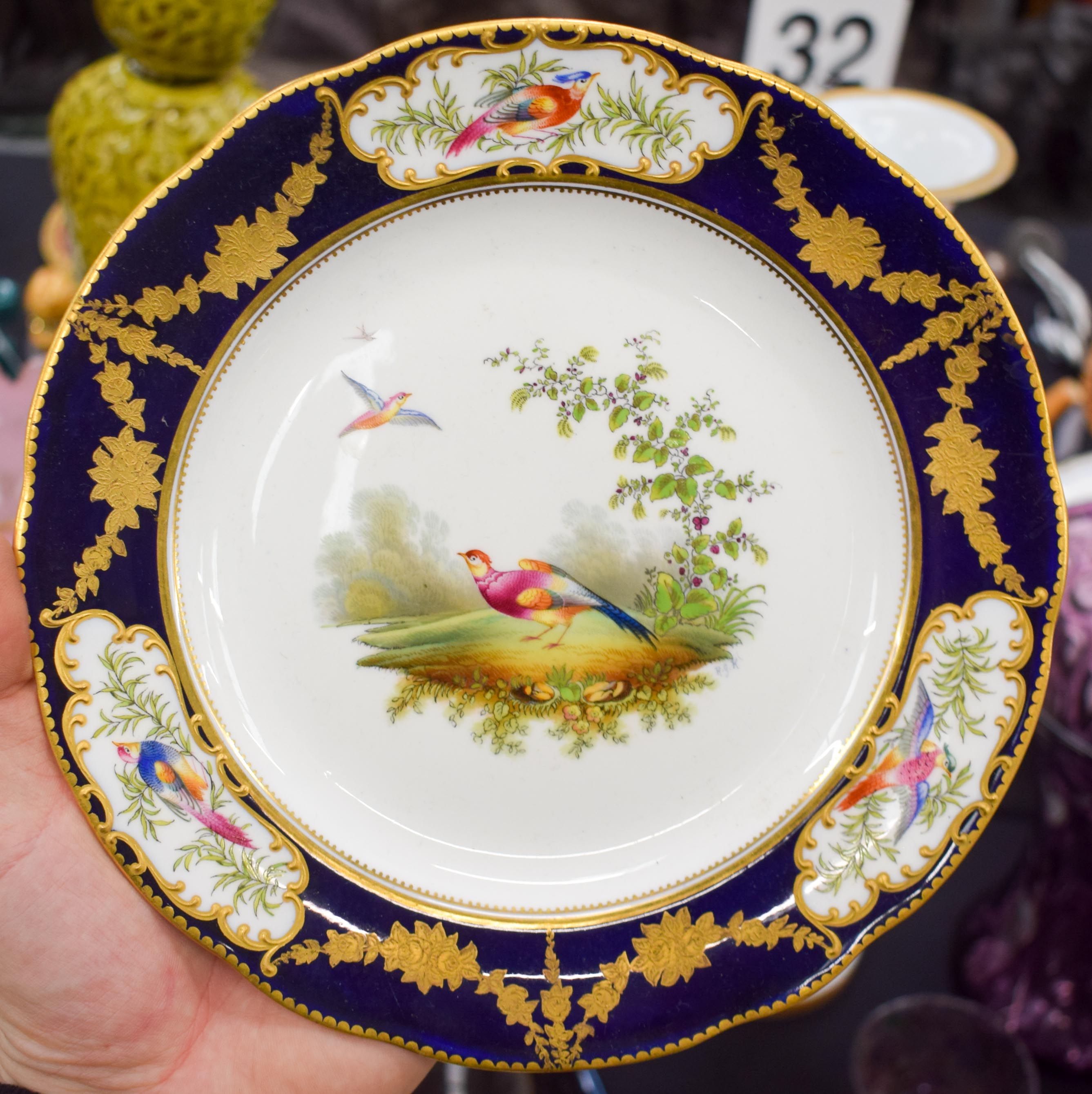 A SET OF SEVEN ANTIQUE AYNSLEY PORCELAIN CABINET PLATES painted with birds and landscapes. 22 cm di - Bild 15 aus 18