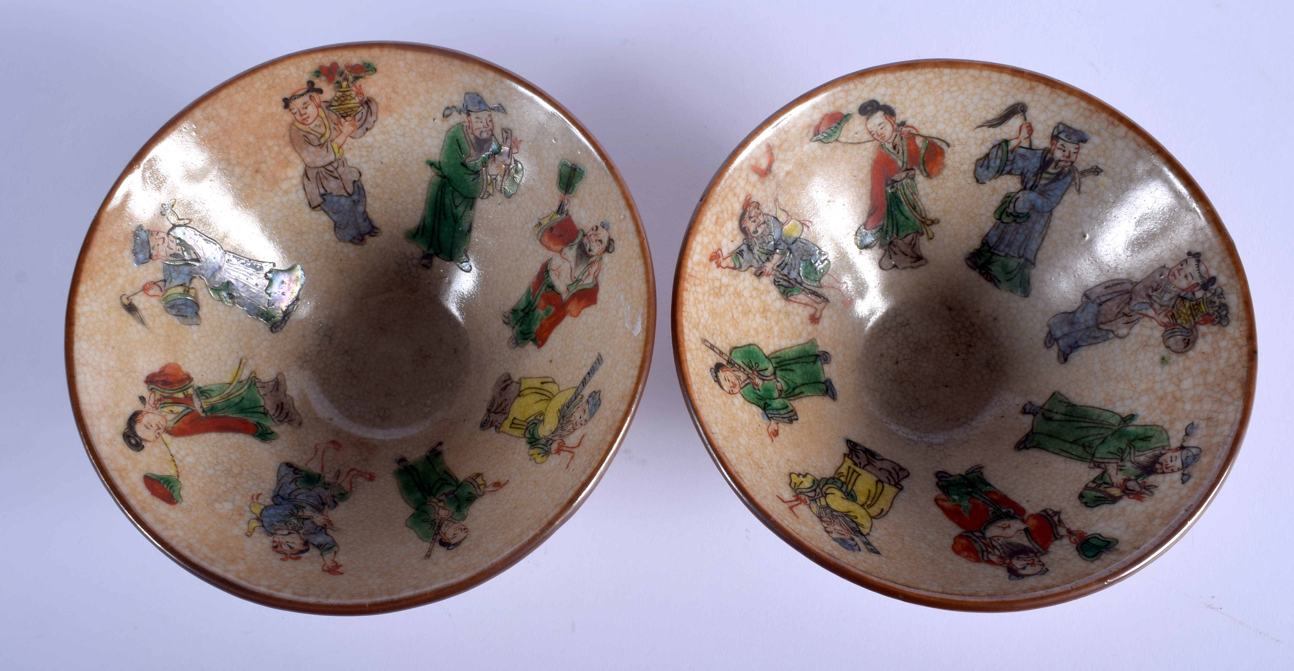 A PAIR OF 19TH CENTURY CHINESE FAMILLE VERTE IMMORTAL BOWLS Late Qing. 13.5 cm diameter. - Image 3 of 17