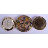 THREE VINTAGE COMPACTS. 8.5 cm diameter. (3)